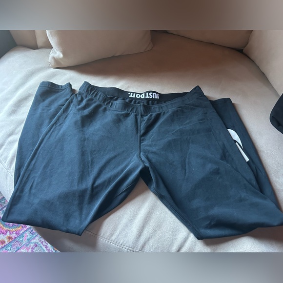 Nike Plus Size Leggings - Picture 4 of 4